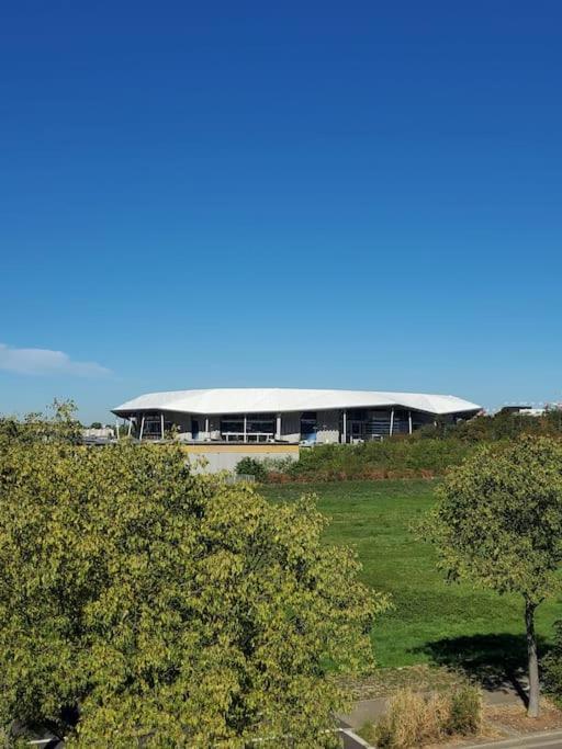 T4 Terrasse Et Box - Groupama Stadium-Eurexpo-Lyon Meyzieu Exterior photo